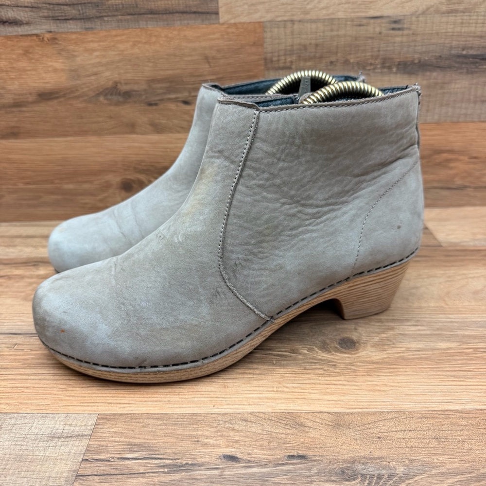 Dansko Maria size 8.5-9 (39 EU) Leather Ankle Boot Nubuck Women Gray Ankle Boots - Picture 2 of 8